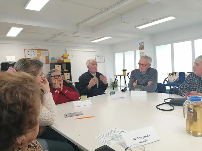 “Conversa puxa conversa” “Grupos Terapêuticos em parceria com”