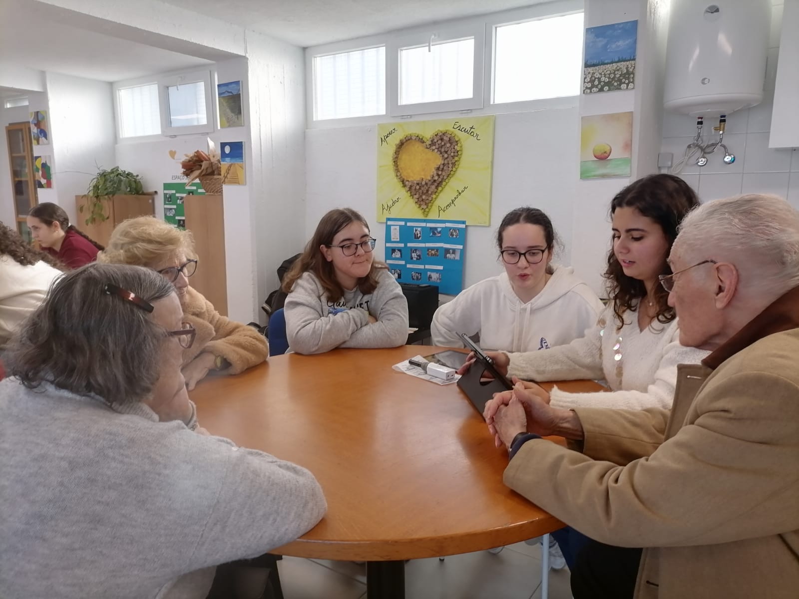 Programa Intergeracional “Ao Encontro – Parceria com a Associação Resgate”