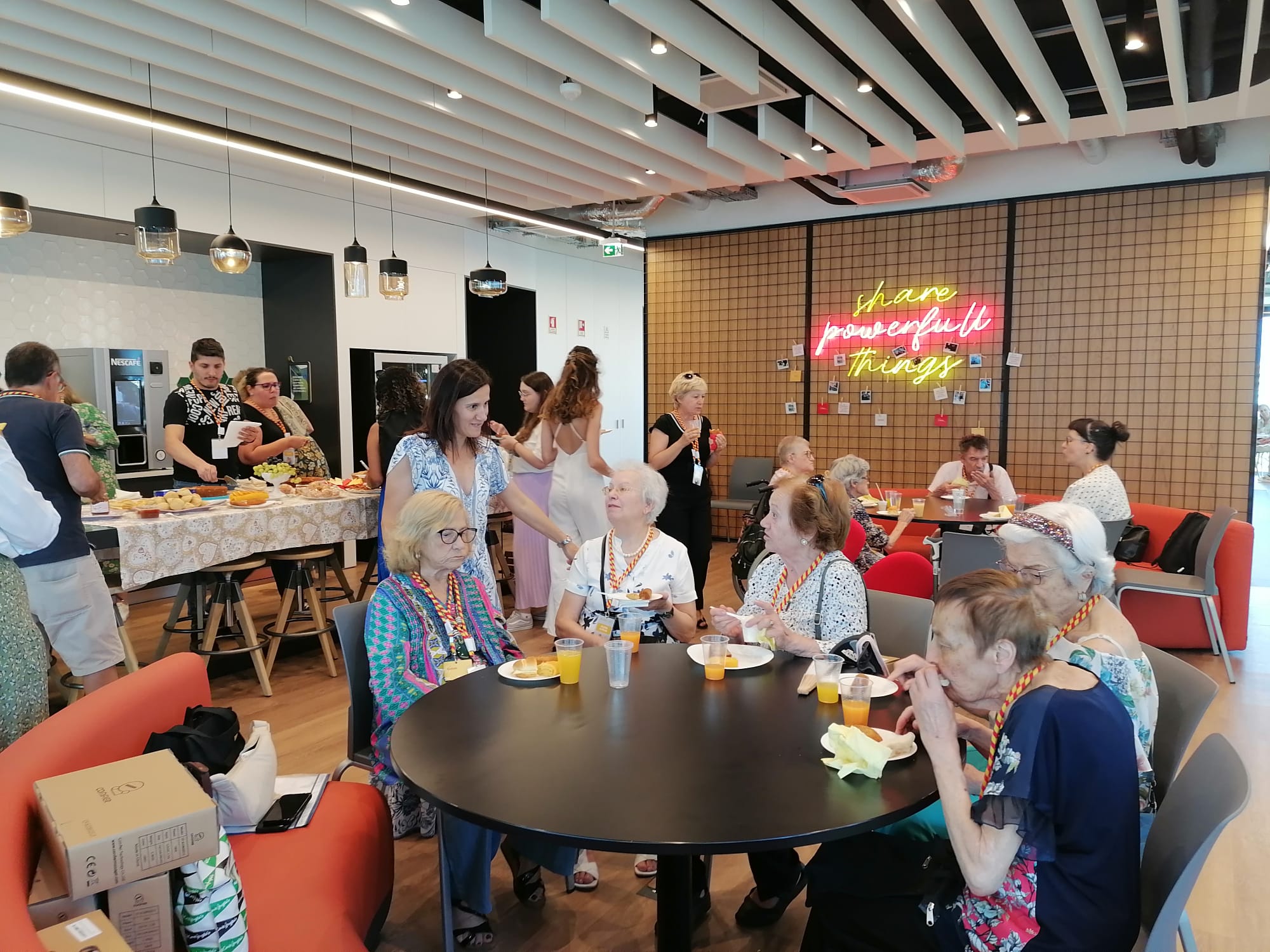 No passado dia  a Associação Coração Amarelo Delegação de Lisboa, participou na primeira sessão de trabalho do Conselho Municipal para a Pessoa Idosa, que terá como principal objetivo estimular a participação efetiva, bem como, a discussão e reflexão em torno dos desafios da Longevidade e do Envelhecimento.