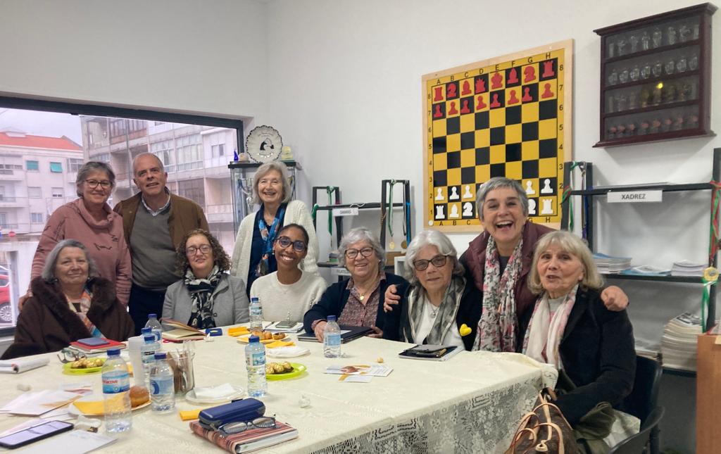 Dia ço, na reunião mensal dos voluntários do Coração Amarelo da Amadora a voluntária Antónia Ferreira falou de Comunicação Compassiva.Um tema muito importante para desenvolver a nossa presença como voluntários e como Ser em Comunidade!