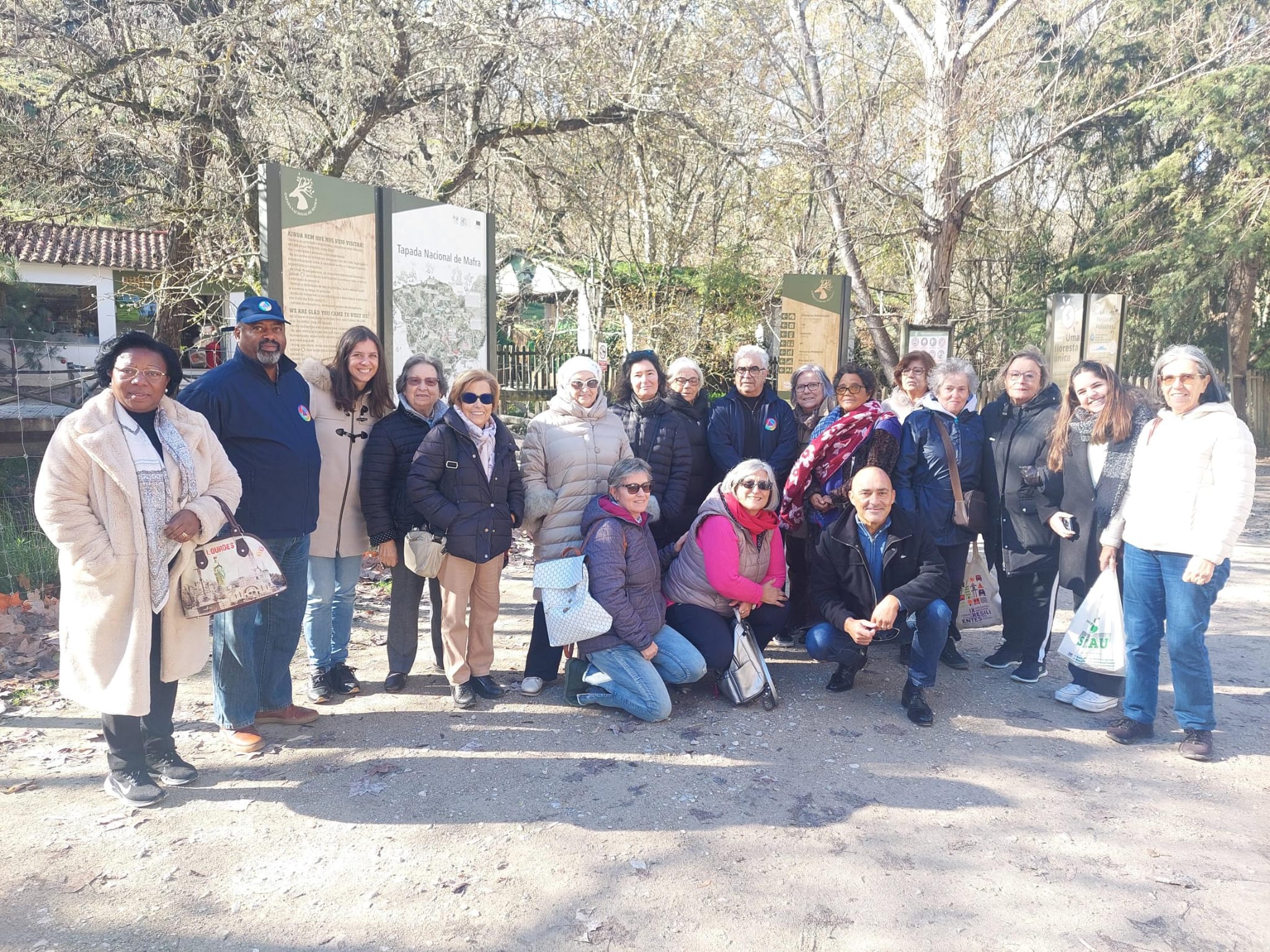 Dia ço, na reunião mensal dos voluntários do Coração Amarelo da Amadora a voluntária Antónia Ferreira falou de Comunicação Compassiva.Um tema muito importante para desenvolver a nossa presença como voluntários e como Ser em Comunidade!