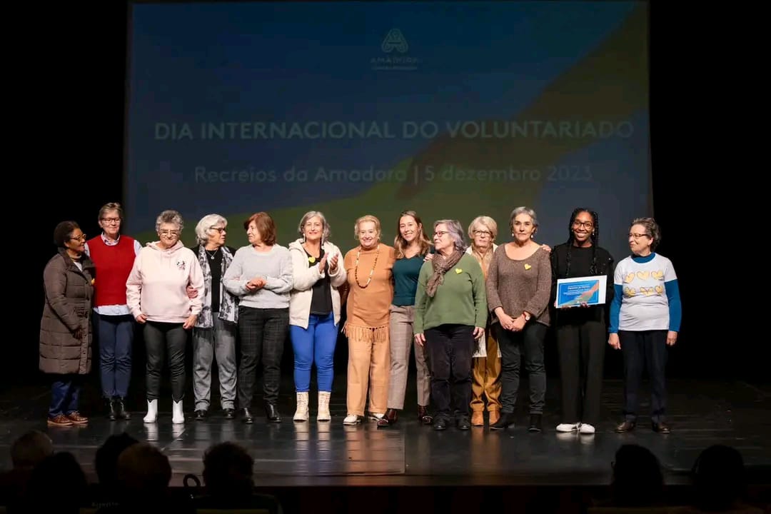 Dia ço, na reunião mensal dos voluntários do Coração Amarelo da Amadora a voluntária Antónia Ferreira falou de Comunicação Compassiva.Um tema muito importante para desenvolver a nossa presença como voluntários e como Ser em Comunidade!