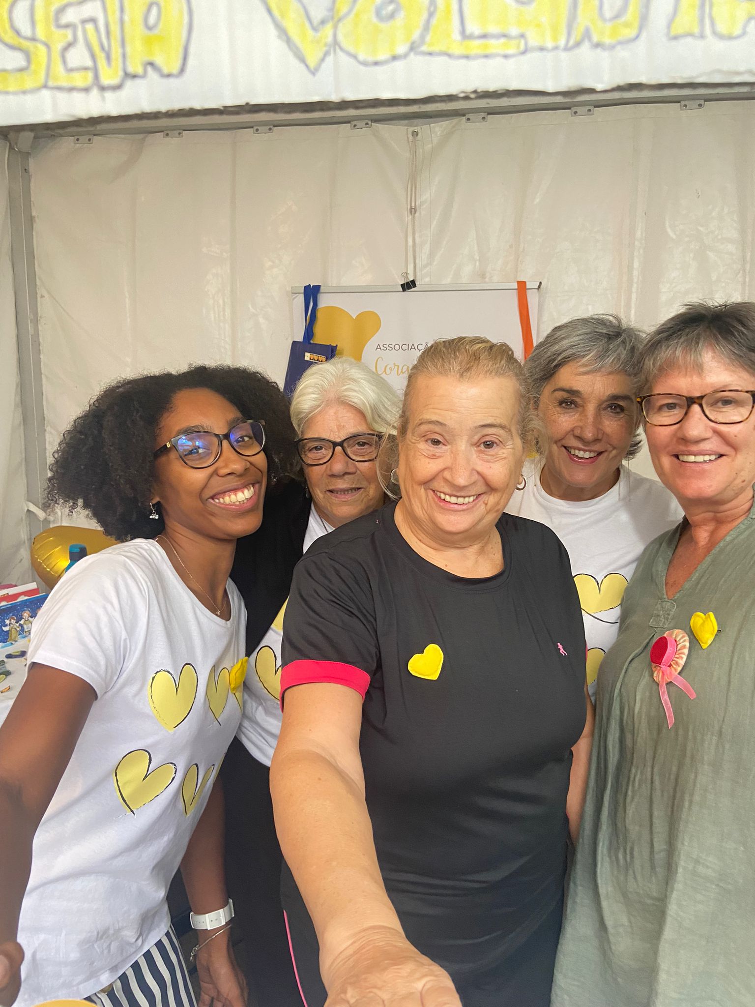 Dia ço, na reunião mensal dos voluntários do Coração Amarelo da Amadora a voluntária Antónia Ferreira falou de Comunicação Compassiva.Um tema muito importante para desenvolver a nossa presença como voluntários e como Ser em Comunidade!