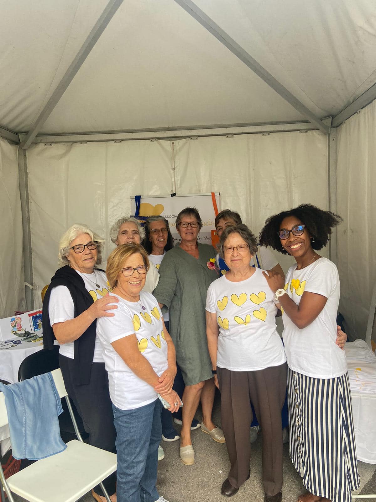 Dia ço, na reunião mensal dos voluntários do Coração Amarelo da Amadora a voluntária Antónia Ferreira falou de Comunicação Compassiva.Um tema muito importante para desenvolver a nossa presença como voluntários e como Ser em Comunidade!