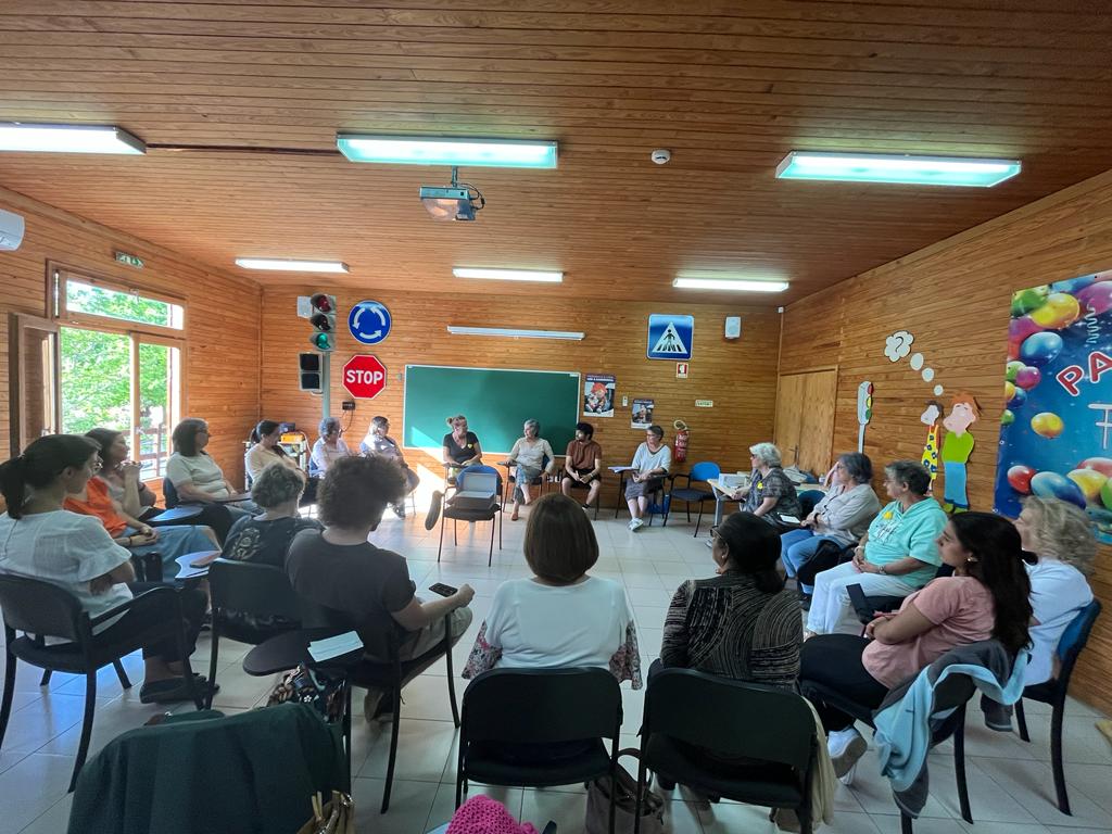 Dia ço, na reunião mensal dos voluntários do Coração Amarelo da Amadora a voluntária Antónia Ferreira falou de Comunicação Compassiva.Um tema muito importante para desenvolver a nossa presença como voluntários e como Ser em Comunidade!
