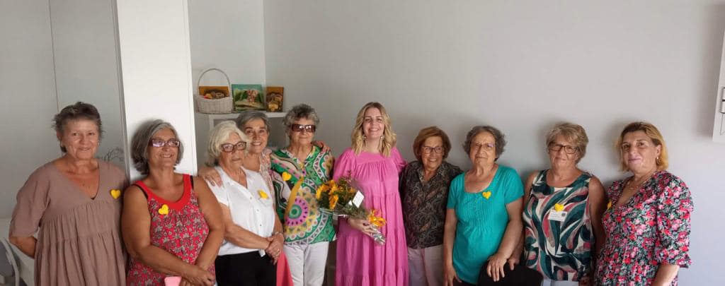 Dia ço, na reunião mensal dos voluntários do Coração Amarelo da Amadora a voluntária Antónia Ferreira falou de Comunicação Compassiva.Um tema muito importante para desenvolver a nossa presença como voluntários e como Ser em Comunidade!