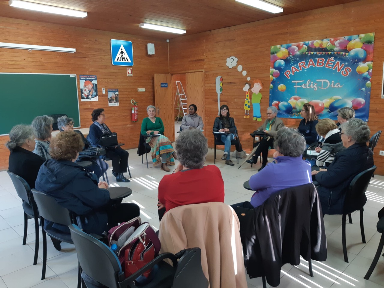 Dia ço, na reunião mensal dos voluntários do Coração Amarelo da Amadora a voluntária Antónia Ferreira falou de Comunicação Compassiva.Um tema muito importante para desenvolver a nossa presença como voluntários e como Ser em Comunidade!