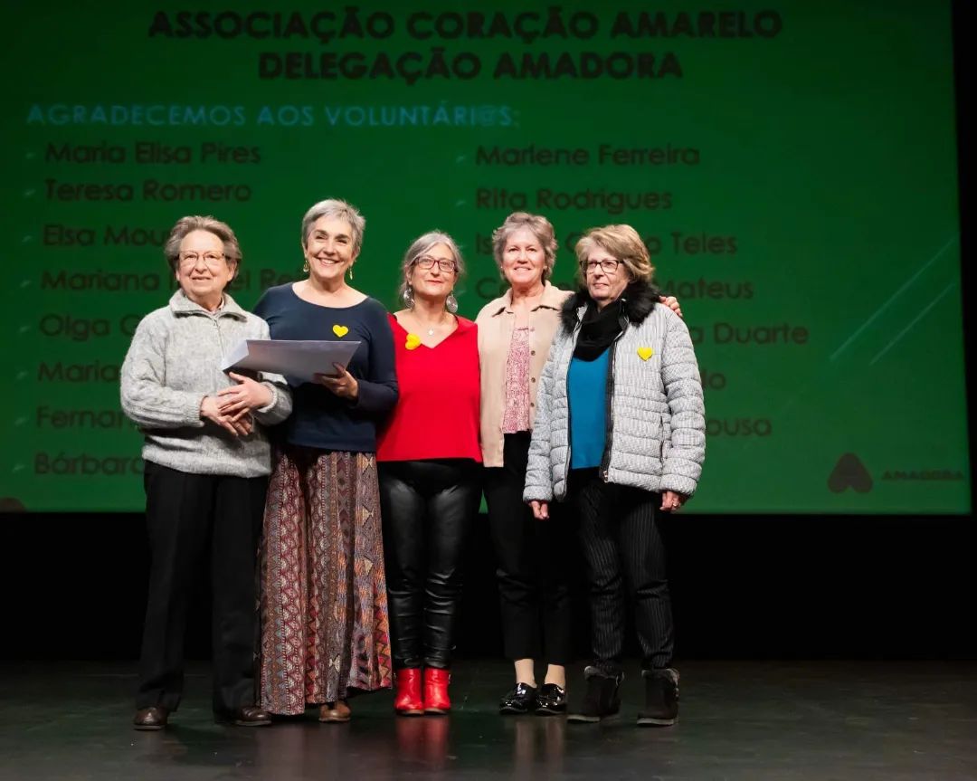 Dia ço, na reunião mensal dos voluntários do Coração Amarelo da Amadora a voluntária Antónia Ferreira falou de Comunicação Compassiva.Um tema muito importante para desenvolver a nossa presença como voluntários e como Ser em Comunidade!