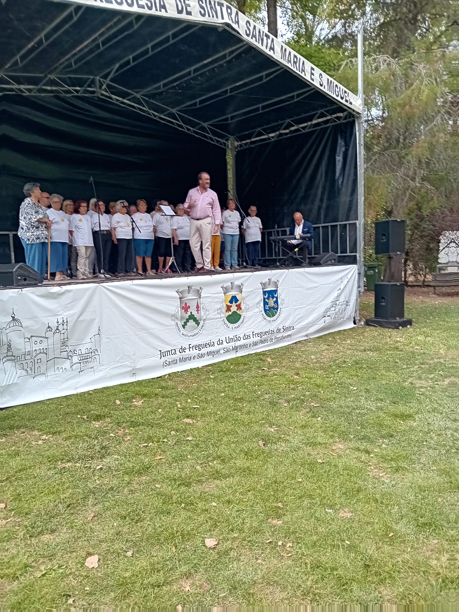 Espetáculo musical no Centro Cultural Olga Cadaval com Paulo de Carvalho inserido no programa ” Os dias da idade” no dia  com a presença do Coração Amarelo.” Bela tarde” foi ouvido em uníssono pelos nossos utentes.